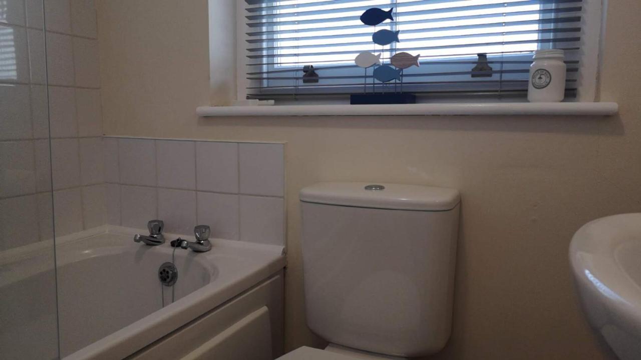 Coastal Escape Deal - 2 Bedroom House -Short Lets & Serviced Accommodation Dış mekan fotoğraf